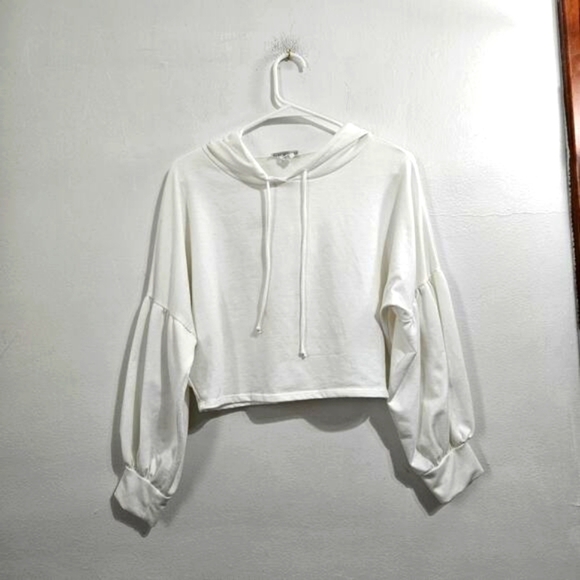 Canari Tops - White Cropped Oversized Hoodie. Ballon Sleeves. Size Large.